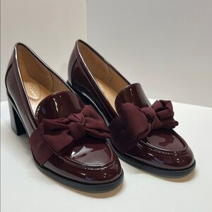 Bandolino Women's Patent Loafers with Bow in Burgundy 6.5M